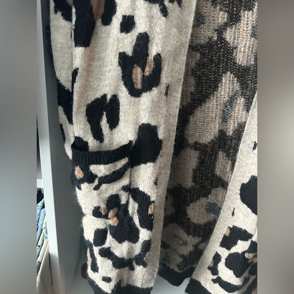 Alter’d State Cheetah Long Line Caridgan - Picture 2 of 6